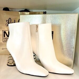 Sexy Ninety Union Slinky Bootie Womens 9 White W/ Gold Heels NIB